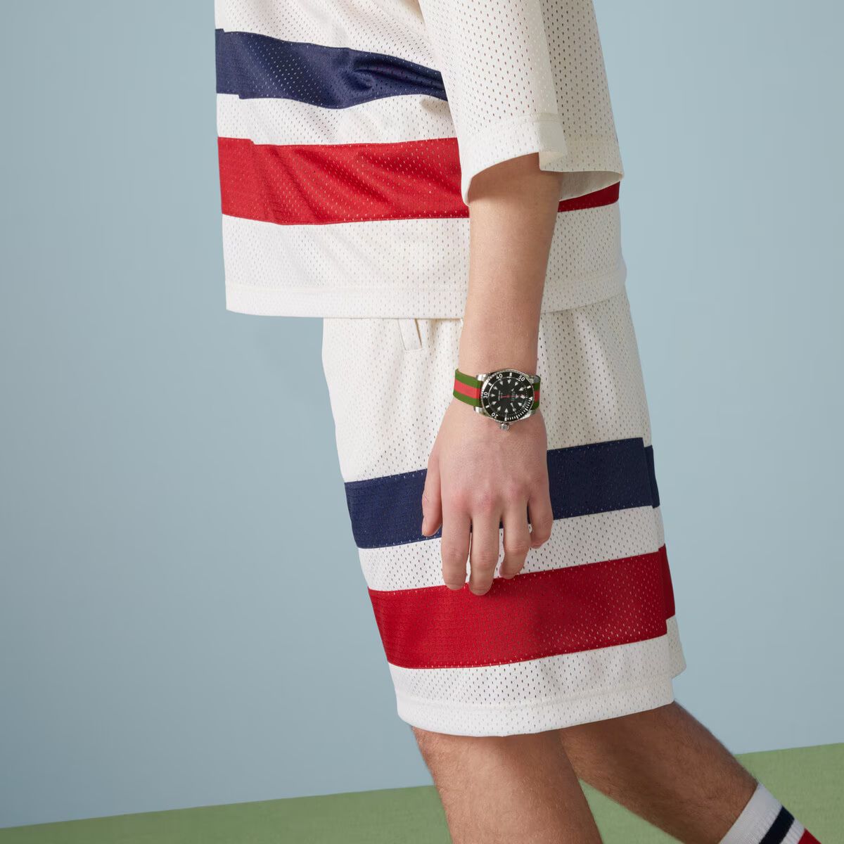 Gucci Dive / orologio unisex / quadrante nero con ape