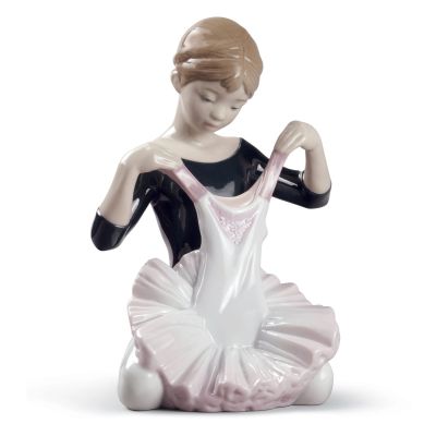 Lladró / Sculptures / My Debut Dress Ballet – L'abito per il debutto / statua / porcellana / lucida