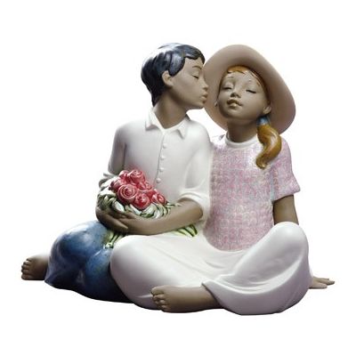 Nao / Sculptures / Stealing a Kiss – Rubare un bacio / statua / porcellana / gres