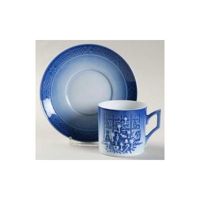 Royal Copenhagen / tazza con piattino 2011 / bianco, blu / porcellana